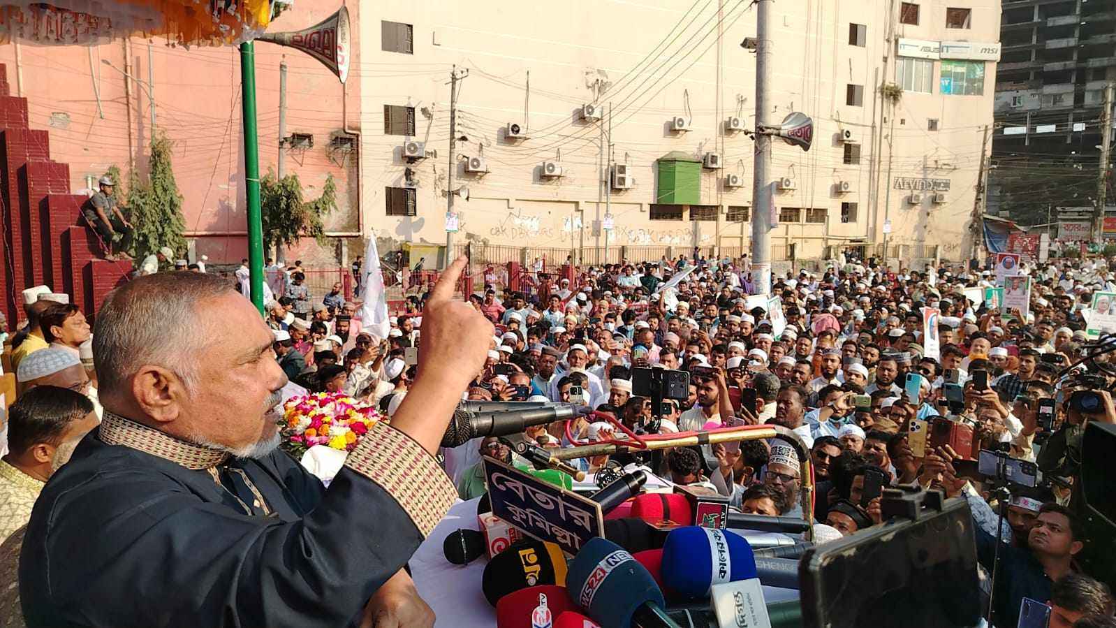 এটিএম আজহারকে মুক্তি দিন, না হয় আপনারা বিদায় নিন: ডা. তাহের